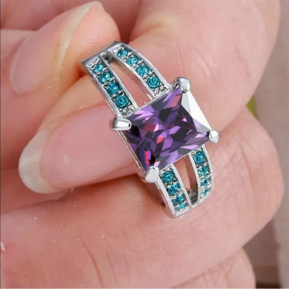 Blue purple costume jewelry ring - Picture 1 of 3